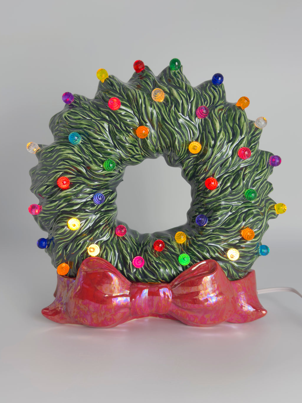 *Green Wreath with Multicolor Lights and Red Base