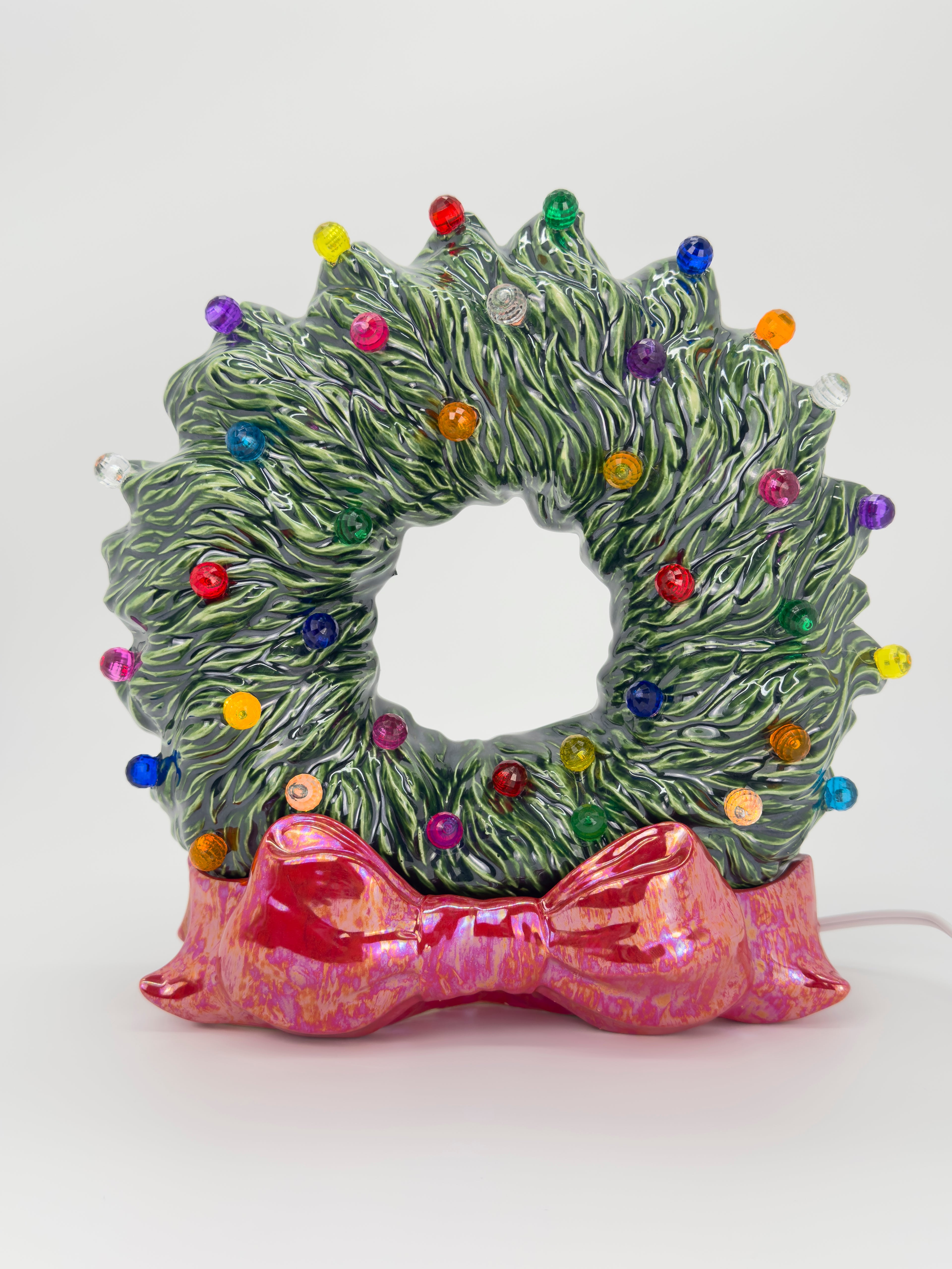 *Green Wreath with Multicolor Lights and Red Base