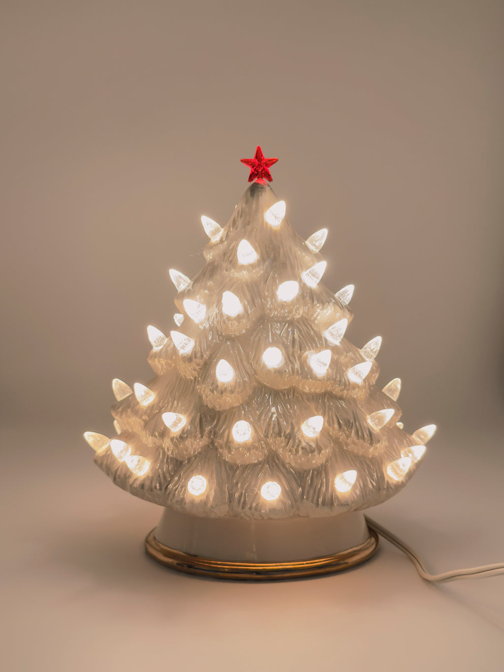 *White Mantle Tree with Red Star