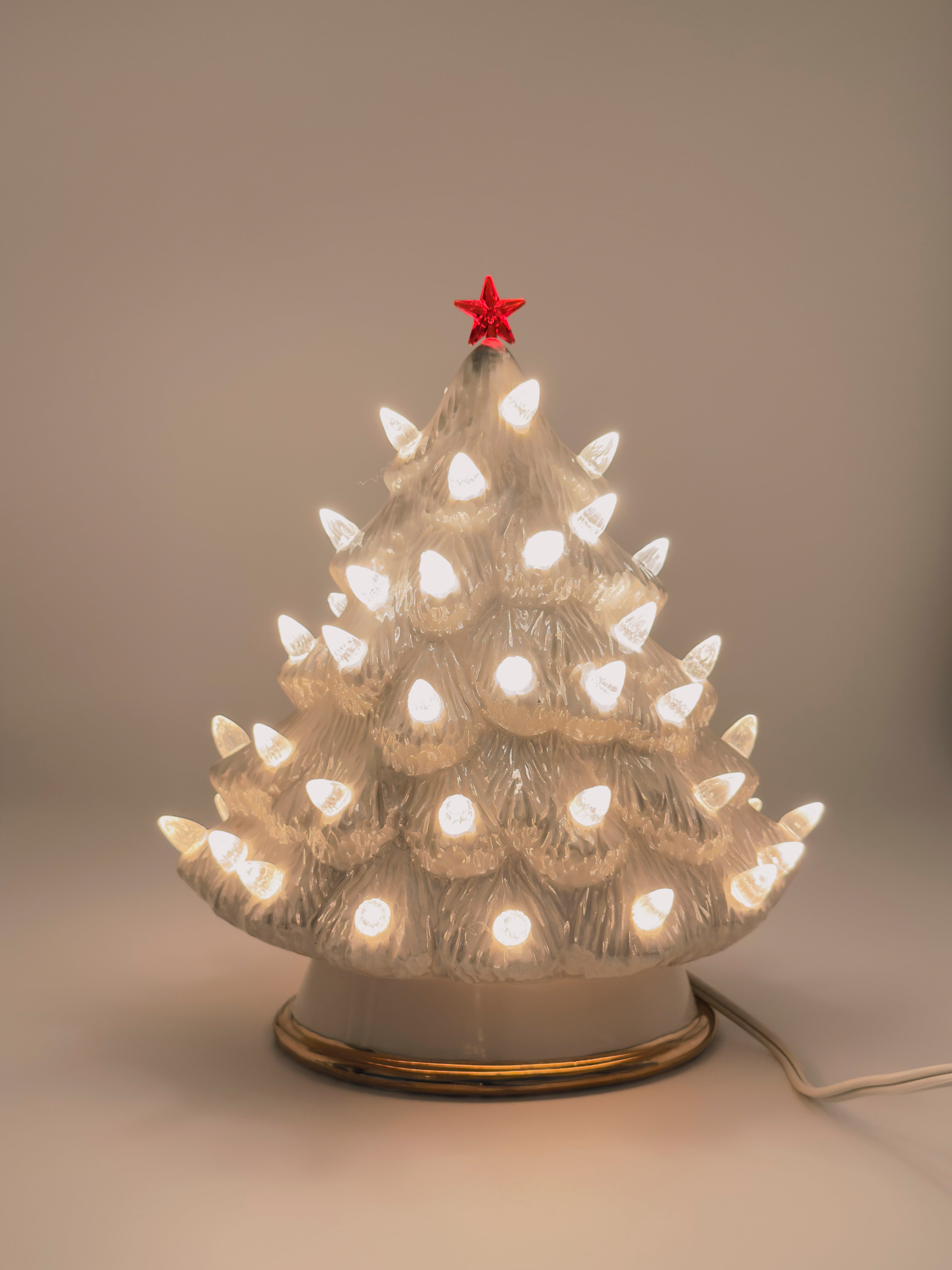 *White Mantle Tree with Red Star