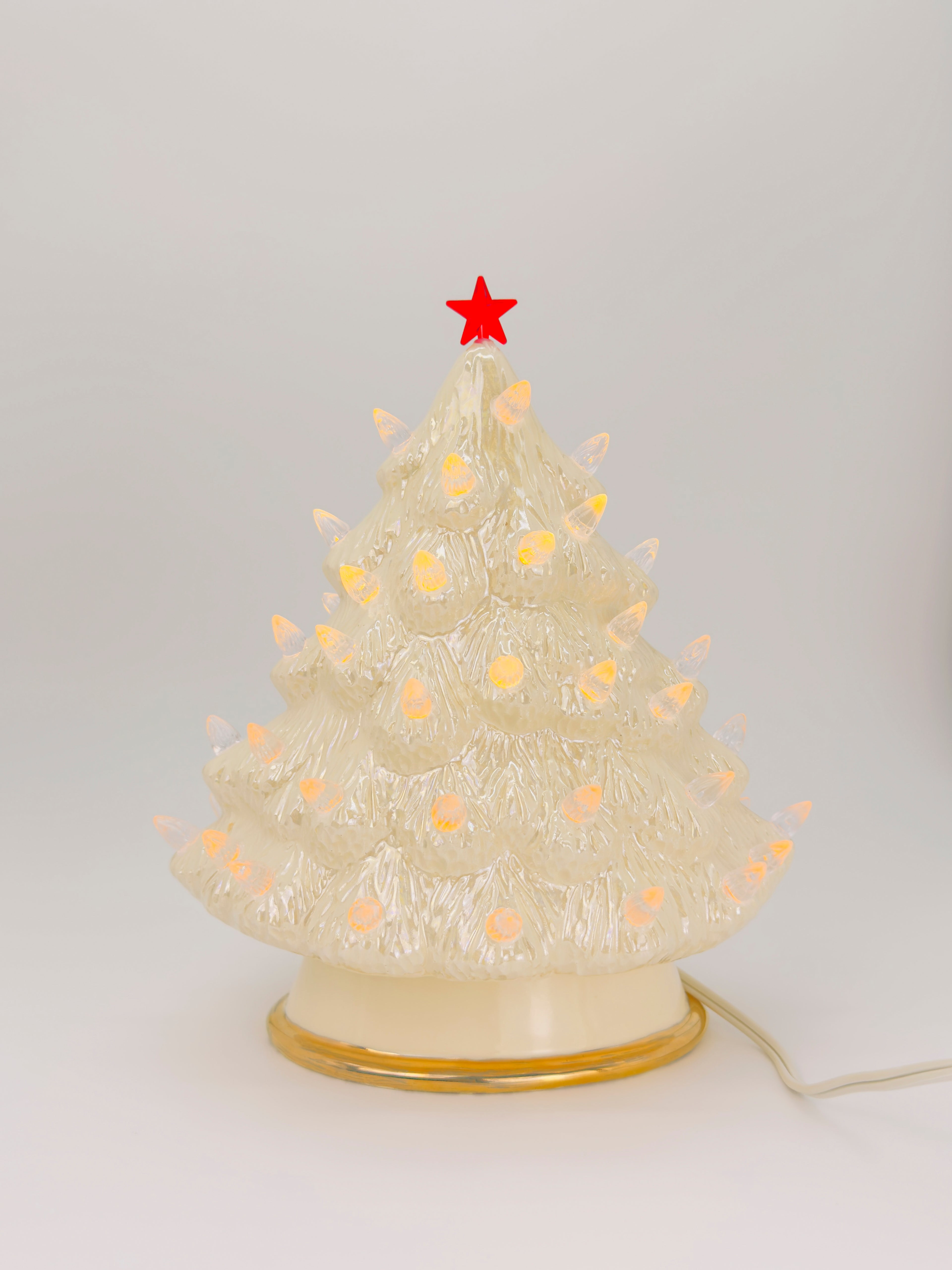 *White Mantle Tree with Red Star